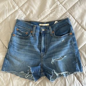 Women’s Levi’s high rise shorts